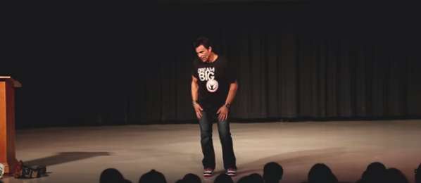 Нохой зодоонч эрийн дэлхий нийтийг уйлуулсан илтгэл /Бичлэг/